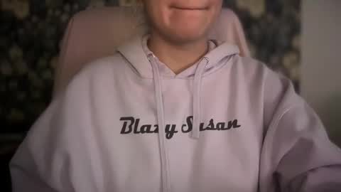 Snapshot of sindrastone chatting on November 3, 2025, 10:53 pm Sindra online show from November 3, 2025, 10:53 pm