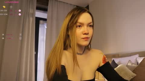 Snapshot of sinfulsmile_ chatting on March 4, 2025, 2:06 am Ivy online show from March 4, 2025, 2:06 am