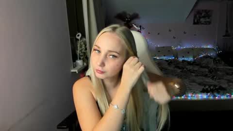 Snapshot of singlemother5619 chatting on December 22, 2024, 10:47 pm nika online show from December 22, 2024, 10:47 pm