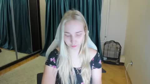 Snapshot of singlemother5619 chatting on February 4, 2025, 11:06 pm nika online show from February 4, 2025, 11:06 pm