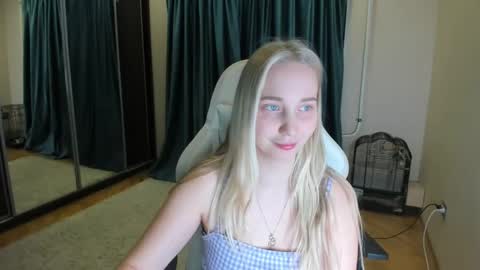 Snapshot of singlemother5619 chatting on February 5, 2025, 2:08 am nika online show from February 5, 2025, 2:08 am