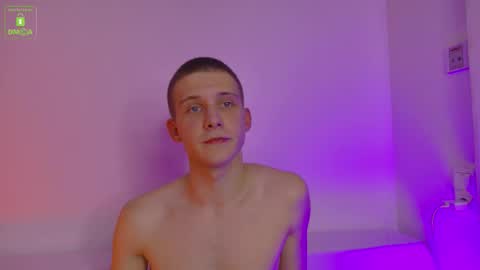 Snapshot of sinntouch chatting on December 3, 2025, 3:54 pm MARK online show from December 3, 2025, 3:54 pm