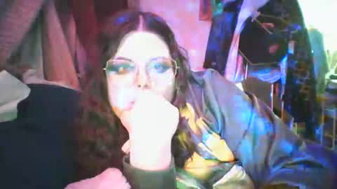 Siofra online show from February 17, 2025, 2:53 am