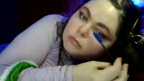 Siofra online show from November 10, 2025, 5:28 am