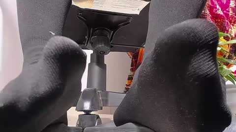 only foot                         worshipers here online show from January 6, 2025, 3:20 am