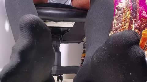 only foot                         worshipers here online show from February 6, 2025, 2:11 am