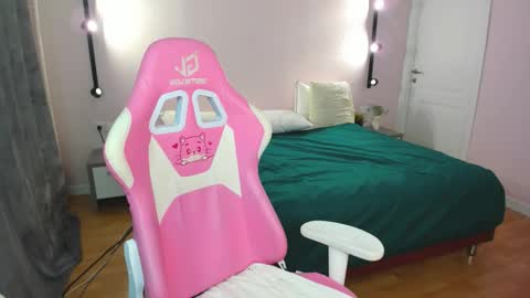 Sheils online show from October 6, 2025, 6:49 pm