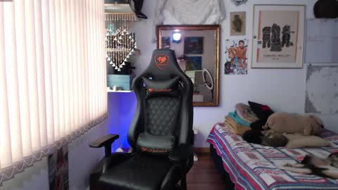 siriss_boyrag online show from November 6, 2025, 6:09 pm