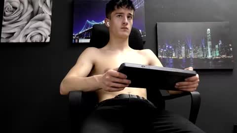 SirReedy online show from December 14, 2025, 9:58 am