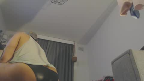 Snapshot of sissyboilooking chatting on March 1, 2025, 11:17 am RESPONDS WELL TO ... online show from March 1, 2025, 11:17 am