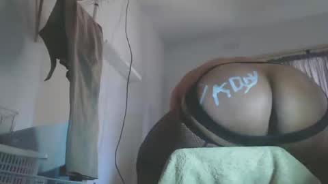 Snapshot of sissyboilooking chatting on March 7, 2025, 2:04 am RESPONDS WELL TO ... online show from March 7, 2025, 2:04 am