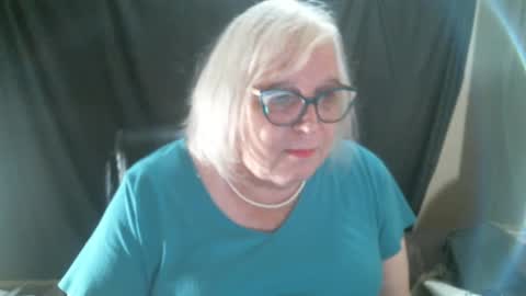 Snapshot of sissydianetx chatting on December 4, 2024, 12:41 am Sissy Diane online show from December 4, 2024, 12:41 am