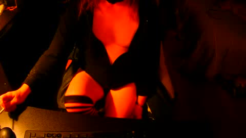 Snapshot of sissyred2314 chatting on October 20, 2025, 12:44 am red online show from October 20, 2025, 12:44 am