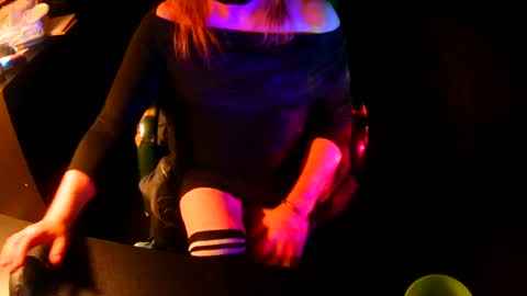 Snapshot of sissyred2314 chatting on October 27, 2025, 5:33 am red online show from October 27, 2025, 5:33 am