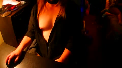 Snapshot of sissyred2314 chatting on October 31, 2025, 4:02 am red online show from October 31, 2025, 4:02 am