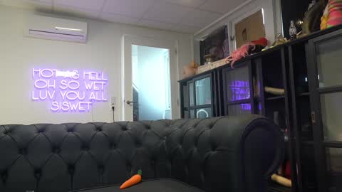 Snapshot of siswet19 chatting on February 2, 2025, 3:28 pm Elise online show from February 2, 2025, 3:28 pm