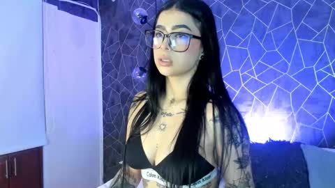Snapshot of skailyn_angels chatting on November 19, 2025, 4:45 am SKAILYN ANGELS online show from November 19, 2025, 4:45 am