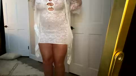 Snapshot of skarlett2004 chatting on October 16, 2025, 2:45 am Skarlett online show from October 16, 2025, 2:45 am