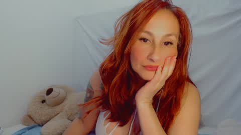 Snapshot of skarlett2072 chatting on February 2, 2025, 10:39 pm Arlett online show from February 2, 2025, 10:39 pm