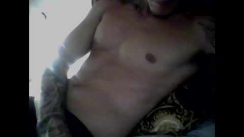 Snapshot of skater19xxx chatting on December 3, 2024, 2:36 am miguel online show from December 3, 2024, 2:36 am