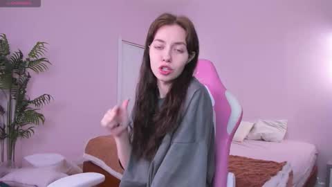 Snapshot of skelerata chatting on October 13, 2025, 1:05 am Emily online show from October 13, 2025, 1:05 am