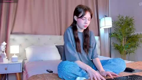 Snapshot of skelerata chatting on October 19, 2025, 1:17 am Emily online show from October 19, 2025, 1:17 am