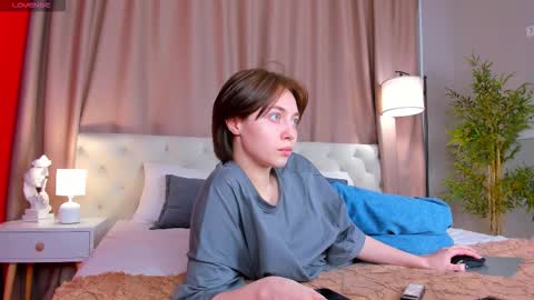 Snapshot of skelerata chatting on October 23, 2025, 1:38 am Emily online show from October 23, 2025, 1:38 am