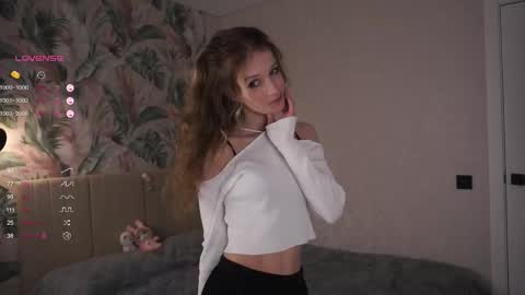Snapshot of skinny_eve chatting on March 4, 2025, 10:16 pm Emily online show from March 4, 2025, 10:16 pm