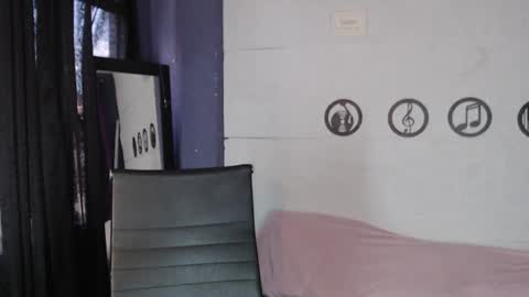 Snapshot of skinny_yizz chatting on July 13, 2026, 9:39 pm Only Pvt online show from July 13, 2026, 9:39 pm