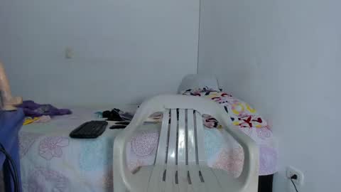 Snapshot of skinnyanai chatting on January 13, 2025, 5:44 pm anai online show from January 13, 2025, 5:44 pm