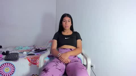Snapshot of skinnyanai chatting on February 15, 2025, 2:00 pm anai online show from February 15, 2025, 2:00 pm