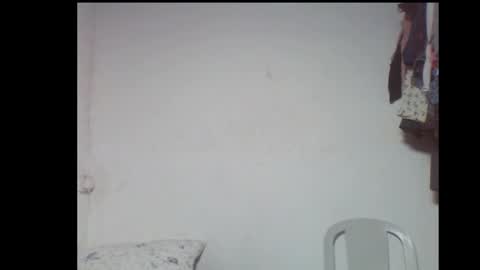 Snapshot of skinnybeauty1 chatting on December 17, 2025, 10:05 pm Linda independent model online show from December 17, 2025, 10:05 pm