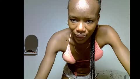 Snapshot of skinnybeauty1 chatting on January 11, 2026, 9:42 pm Linda independent model online show from January 11, 2026, 9:42 pm