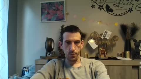 Snapshot of skinnybigcock2 chatting on December 3, 2024, 8:38 am SkinnyBigCock2 online show from December 3, 2024, 8:38 am