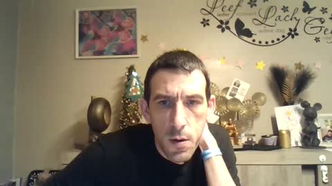 Snapshot of skinnybigcock2 chatting on December 16, 2024, 3:51 am SkinnyBigCock2 online show from December 16, 2024, 3:51 am