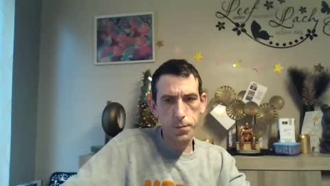 Snapshot of skinnybigcock2 chatting on December 19, 2024, 9:40 am SkinnyBigCock2 online show from December 19, 2024, 9:40 am
