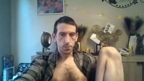 Snapshot of skinnybigcock2 chatting on December 22, 2024, 9:22 am SkinnyBigCock2 online show from December 22, 2024, 9:22 am