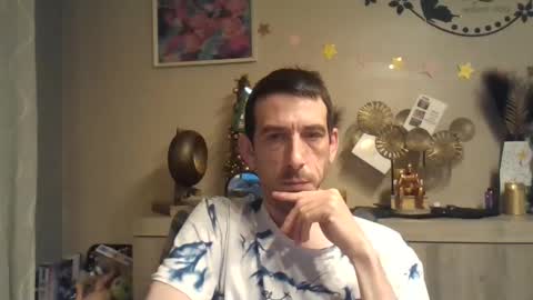 Snapshot of skinnybigcock2 chatting on December 25, 2024, 6:31 am SkinnyBigCock2 online show from December 25, 2024, 6:31 am