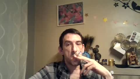 Snapshot of skinnybigcock2 chatting on January 28, 2025, 4:18 am SkinnyBigCock2 online show from January 28, 2025, 4:18 am