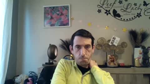Snapshot of skinnybigcock2 chatting on February 14, 2025, 8:42 am SkinnyBigCock2 online show from February 14, 2025, 8:42 am