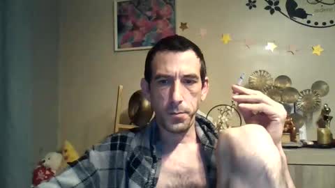 Snapshot of skinnybigcock2 chatting on October 5, 2025, 2:32 am SkinnyBigCock2 online show from October 5, 2025, 2:32 am