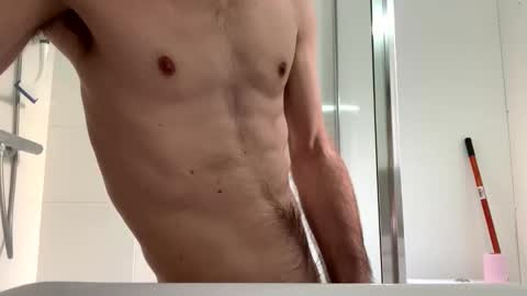 skinnybigdk online show from December 19, 2024, 1:18 pm