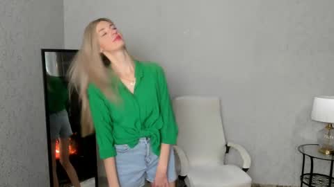 Snapshot of skinnyladyy chatting on January 28, 2025, 2:11 am Skinnyladyy online show from January 28, 2025, 2:11 am