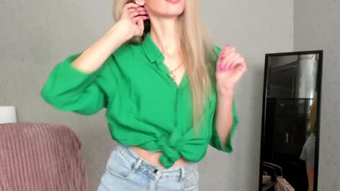 Snapshot of skinnyladyy chatting on February 4, 2025, 2:07 am Skinnyladyy online show from February 4, 2025, 2:07 am