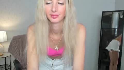 Snapshot of skinnyladyy chatting on March 10, 2025, 2:17 am Skinnyladyy online show from March 10, 2025, 2:17 am