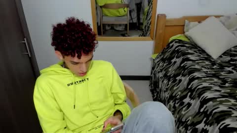 skinnypipe15 online show from October 18, 2025, 4:04 am