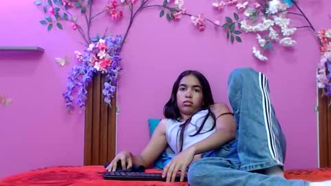 sofia online show from October 27, 2025, 1:04 pm