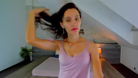 Julia online show from November 10, 2025, 5:17 am