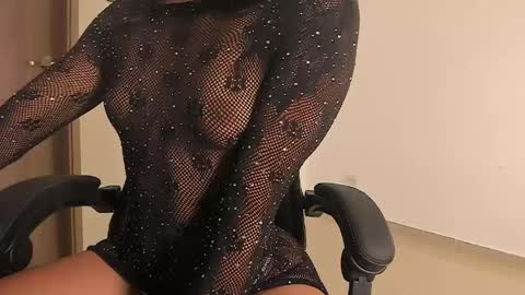 Snapshot of skinnyy__016__ chatting on May 28, 2026, 1:58 am Skinnyy online show from May 28, 2026, 1:58 am