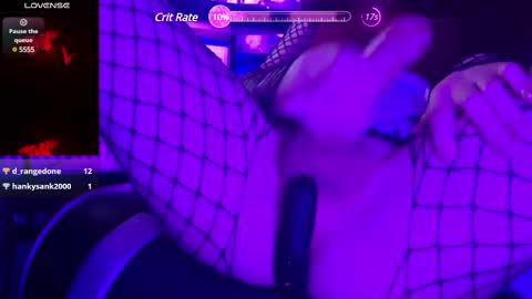 Snapshot of sky3queen chatting on December 9, 2024, 10:52 pm sky3queen online show from December 9, 2024, 10:52 pm